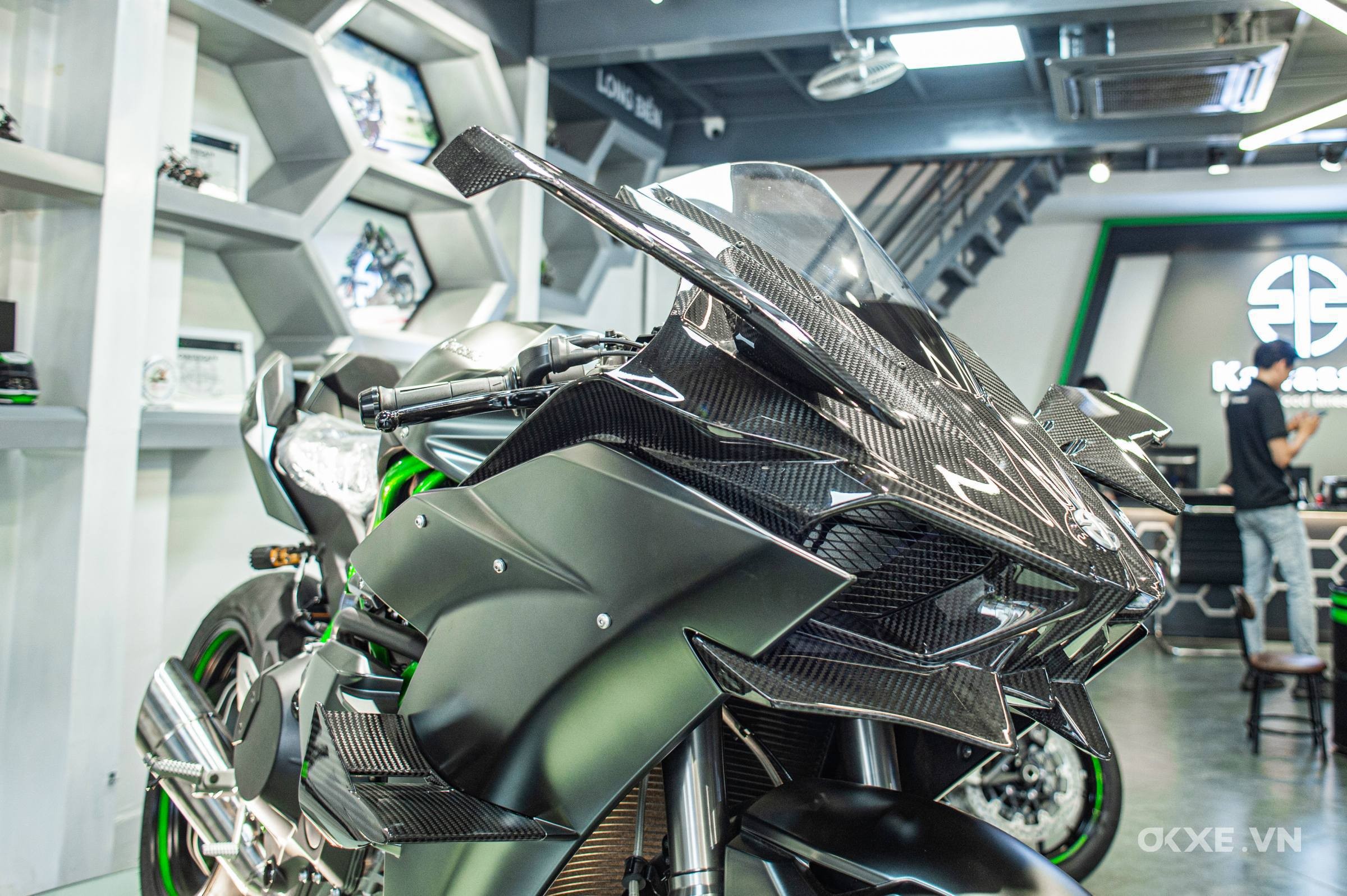 Kawasaki Ninja H2R 2023 đầu tiên về Việt Nam giá 1,83 tỷ đồng
