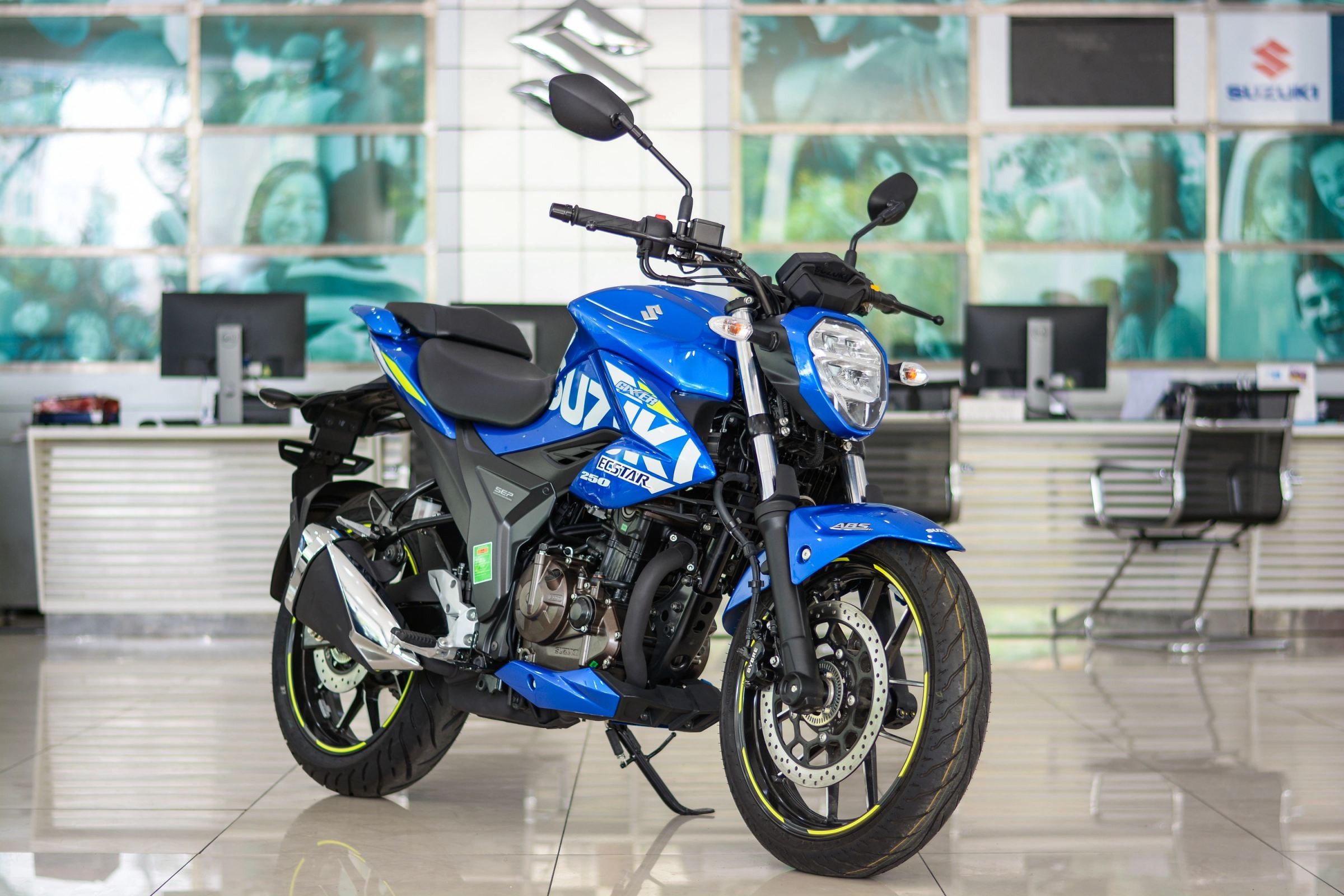 Giá xe mô tô Suzuki mới nhất năm 2022  giảm sốc 10 triệu đồng