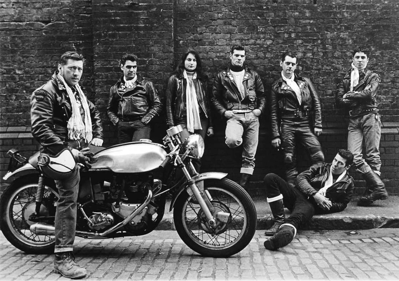 Hình ảnh xe cafe racer tại Anh và những thanh niên Rockers vào những năm 50 - 60 của thế kỷ trước