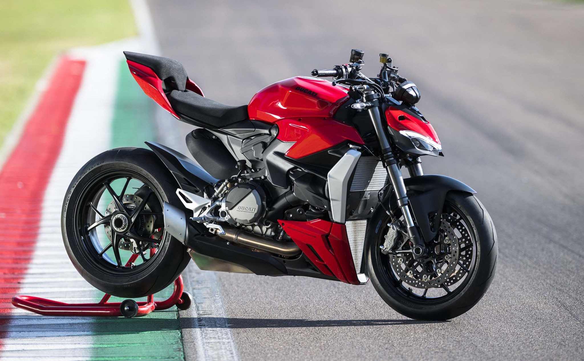 Ducati Streetfighter V2 mô tô đáng mua nhất 2022