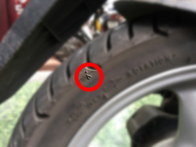 Điểm bên hông lốp xe giúp gai lốp xe máy có tác dụng gì