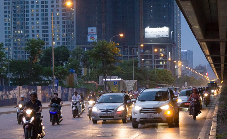 Cần tuân thủ thời gian quy định bật đèn xe khi tham gia giao thông.