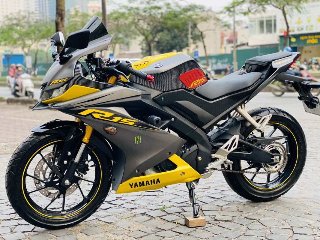 Yamaha R15 R15