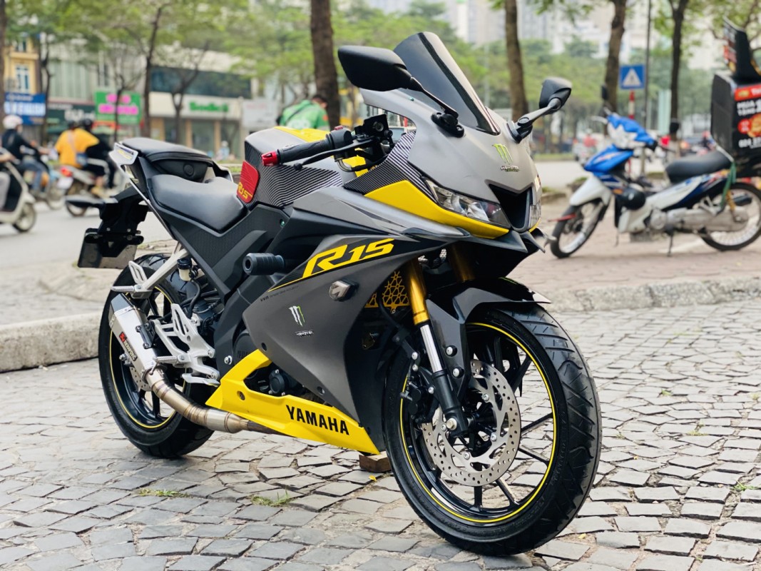 Yamaha R15 R15