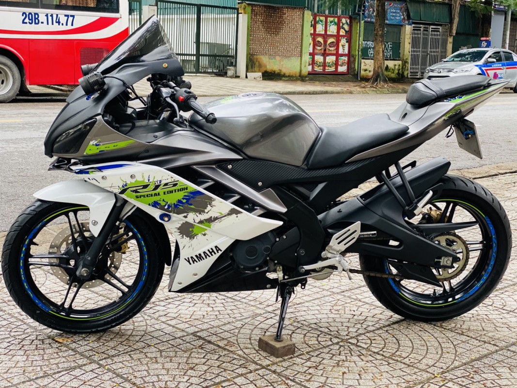 Yamaha R15 v2 150cc