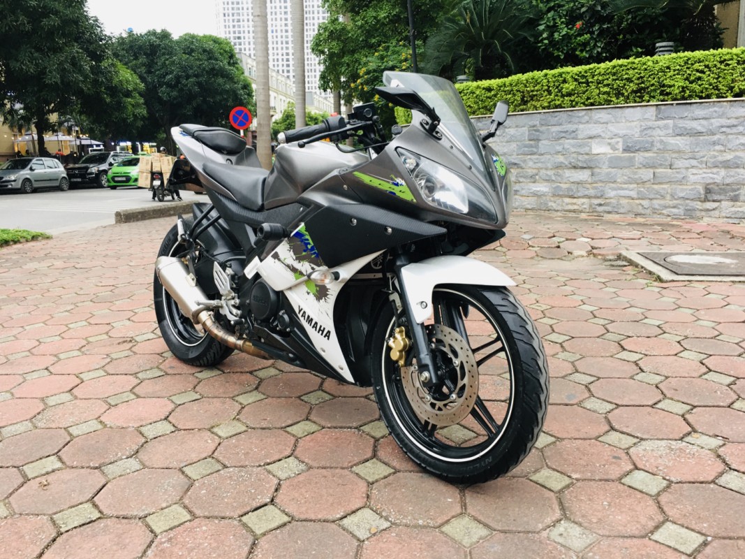 Yamaha R15 v2 150cc