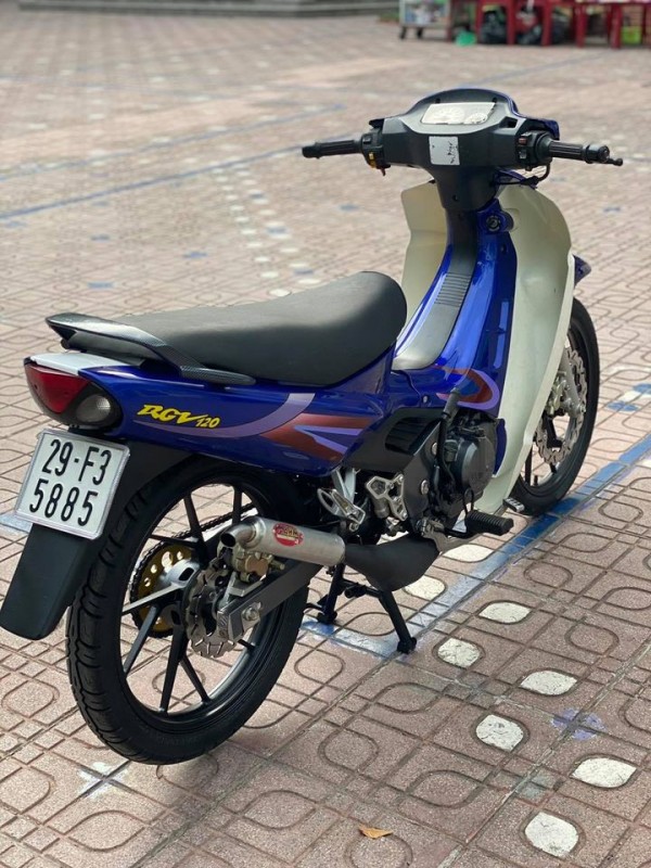 Suzuki RGV 120